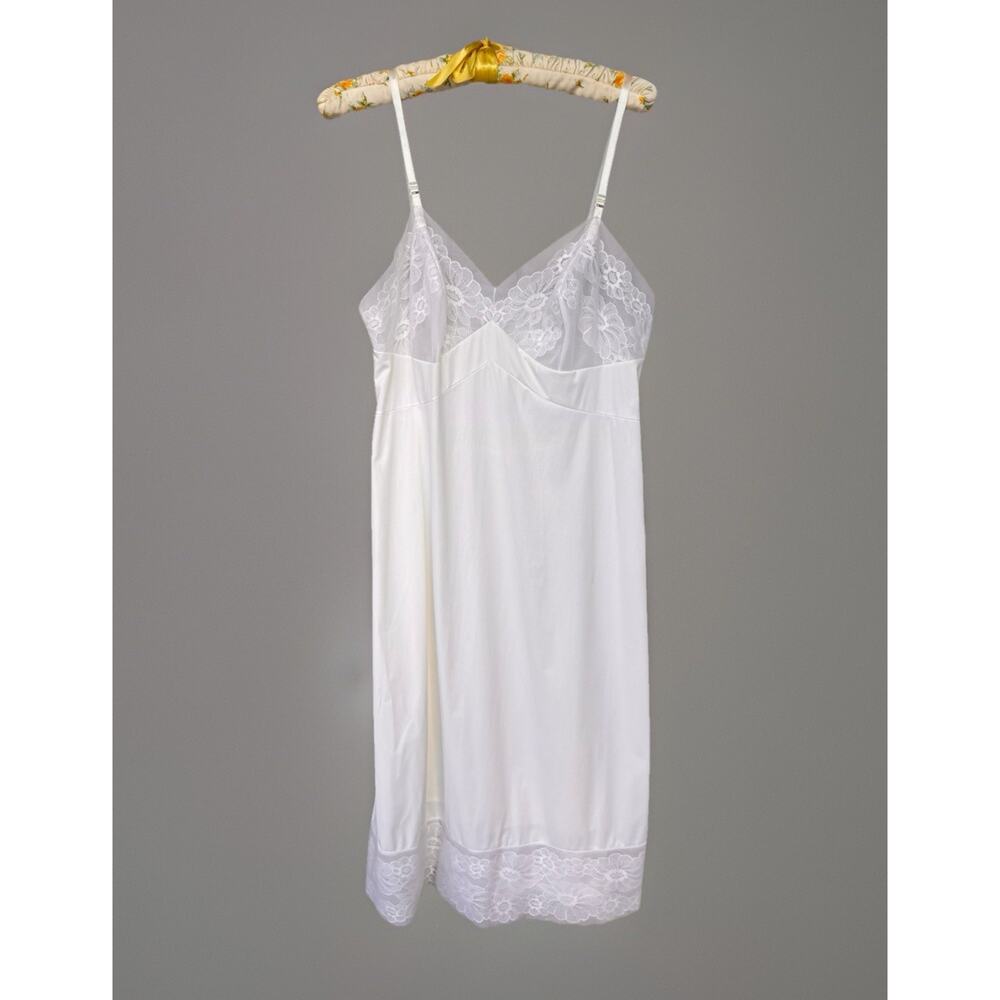 Vintage VANITY FAIR Lingerie Slip 100% Nylon Antron 36" Dupont USA White Lace